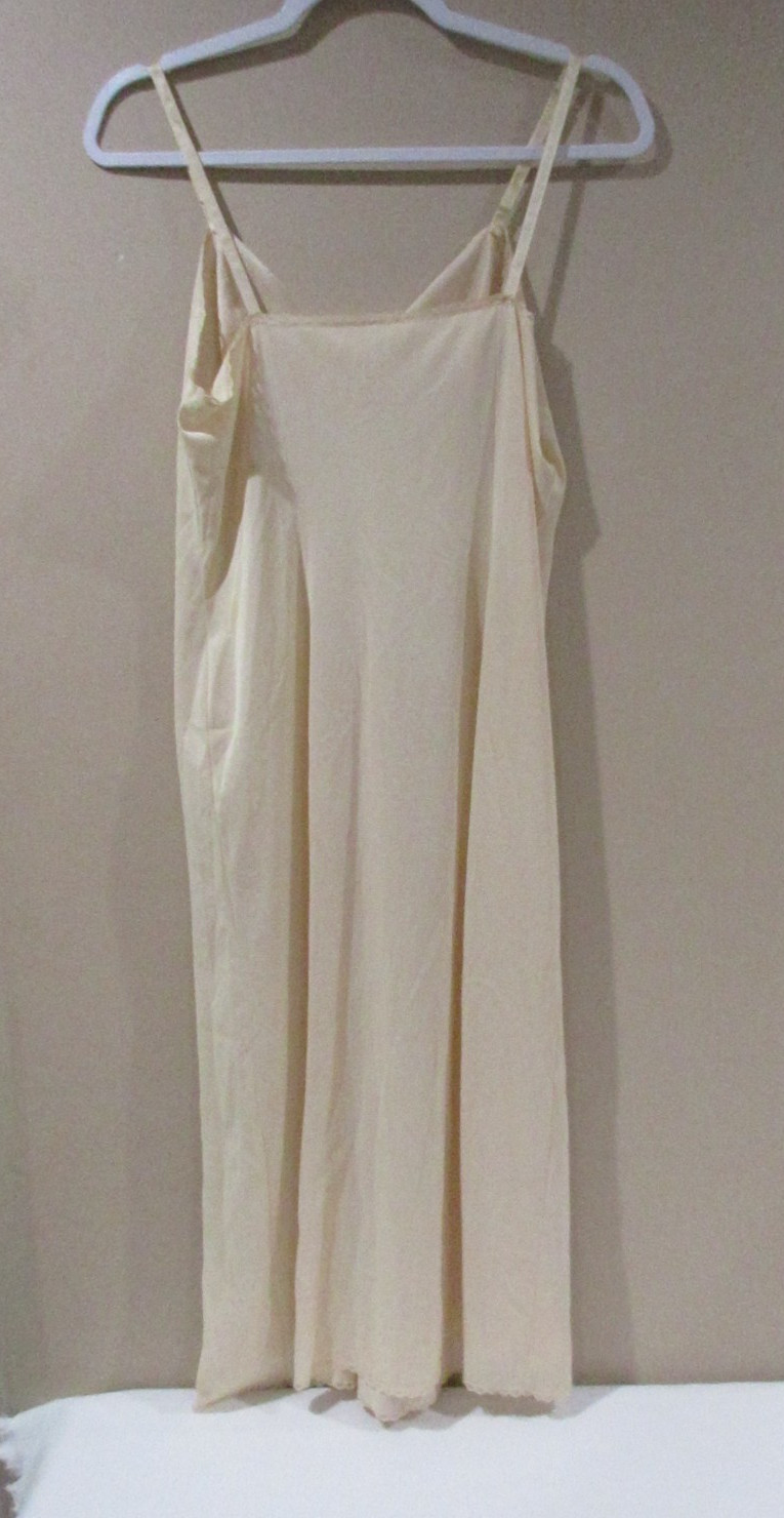 Vintage Vanity Fair Full Slip Beige Nylon Large 38 Everyday USA Silky