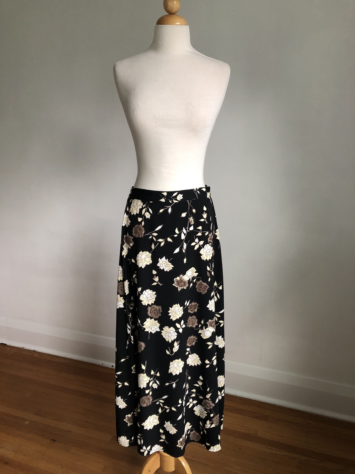 GORGEOUS VTG BICÉ Black Floral Silky Full-length Skirt SZ 10