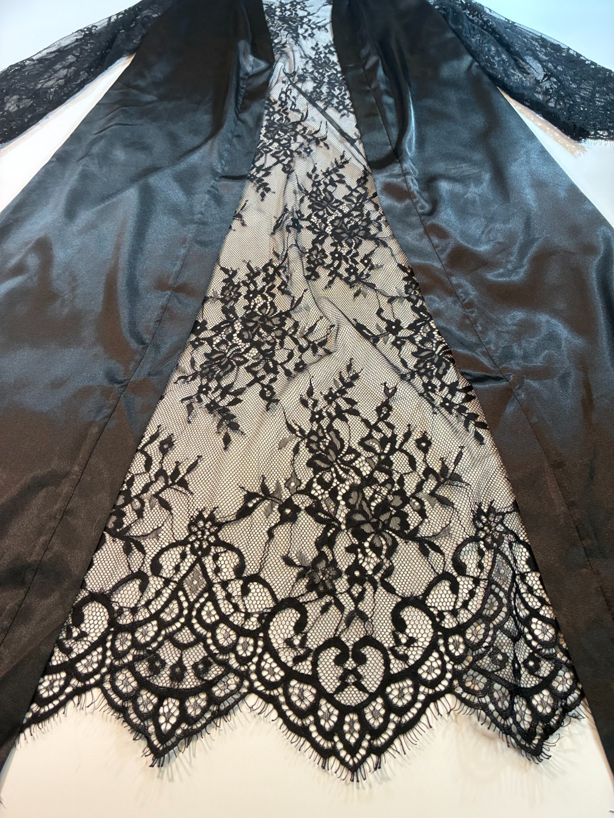 Long BLACK LACE ROBE Medium SWEEP WRAP POINT Hem Sleeve GOTH Open Front Duster