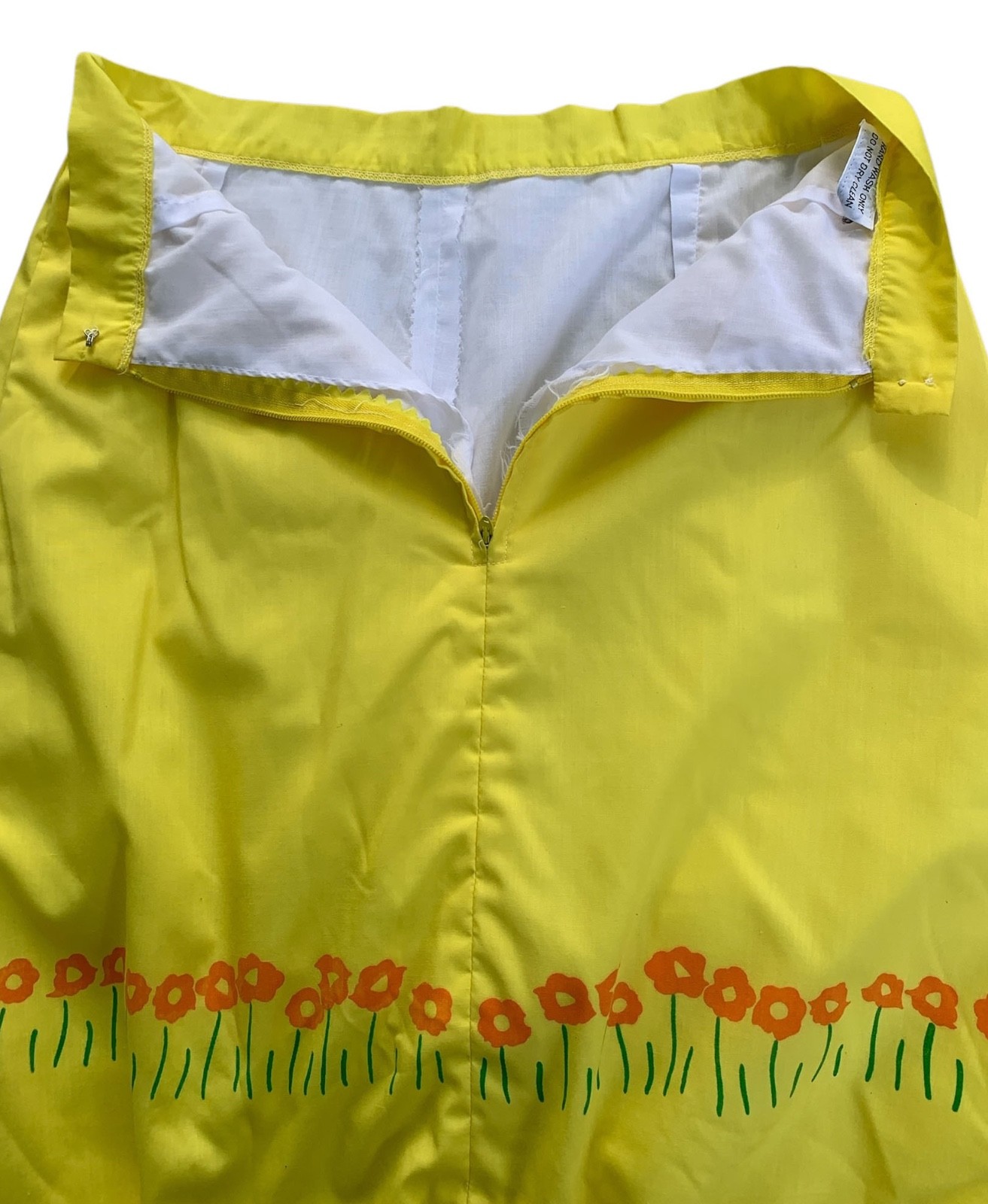 VESTED GENTRESS Vintage 70s/80s Women&rsquo;s Yellow Graphic Print Skirt – Sz XS/S