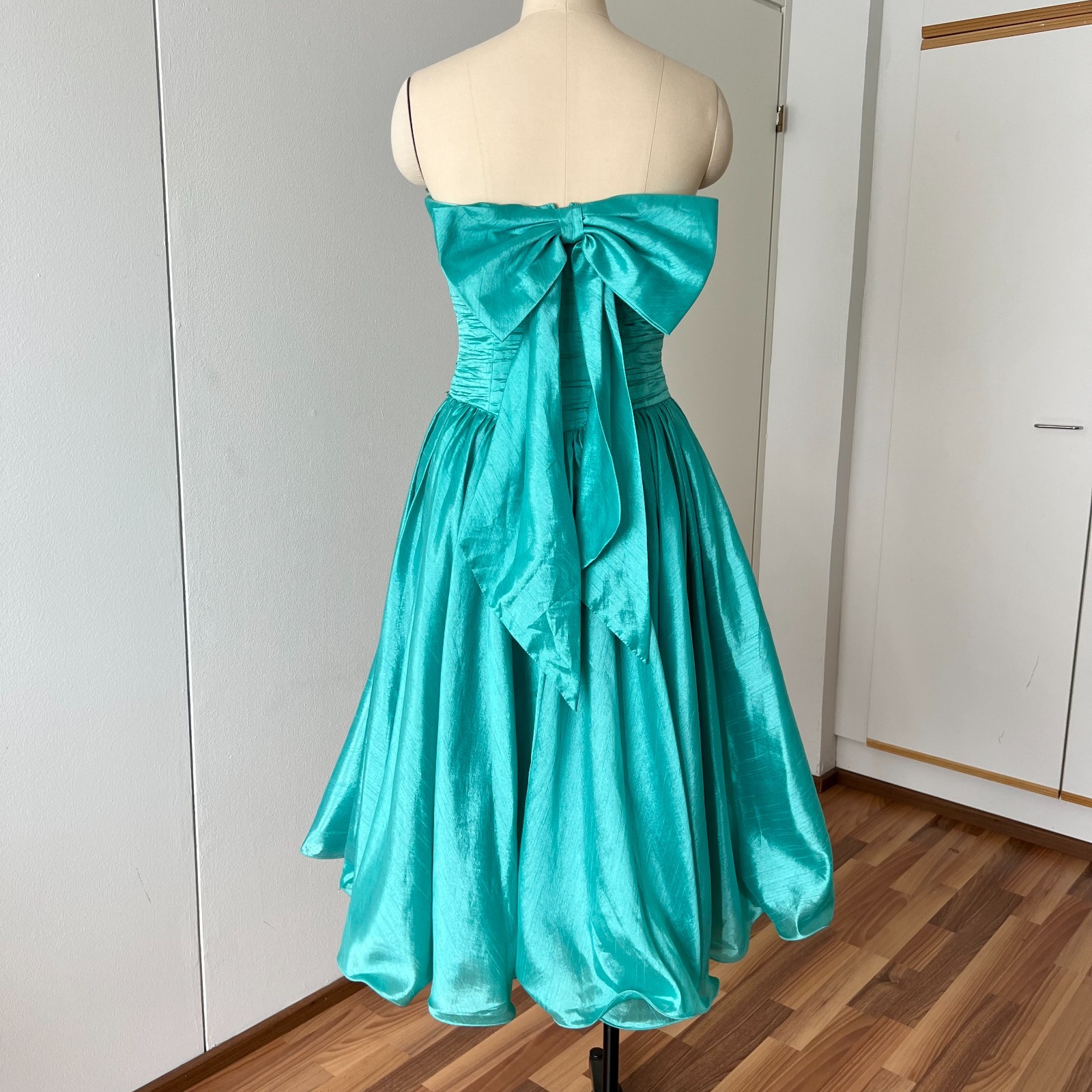 1980s Strapless Bow Back Prom Party Dress Retro Taffeta Cocktail Evening Gown