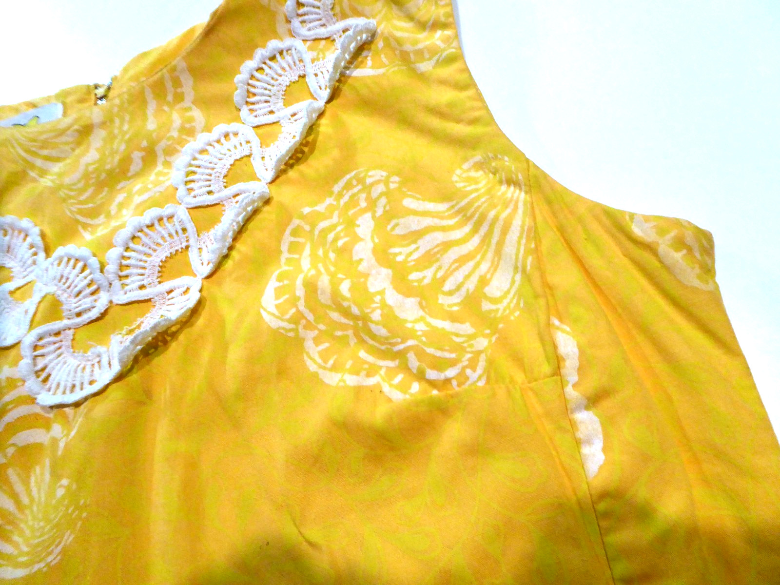 VTG 60s Flutterbye Mod Shift Dress Yellow Pique Shell Lace Summer Resort Sun S