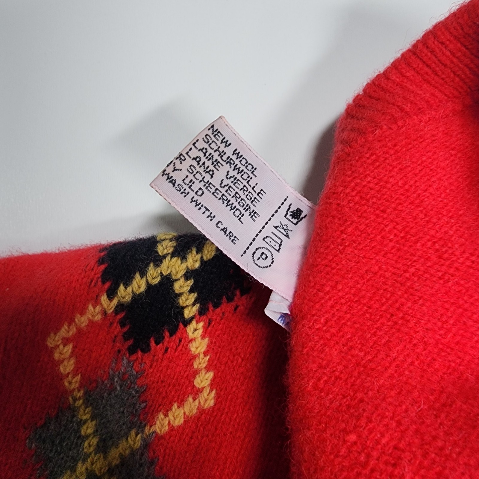 VTG Snowflakes 100% Lambswool Sweater Vest Red Argyle Geometric 42 Fits Small