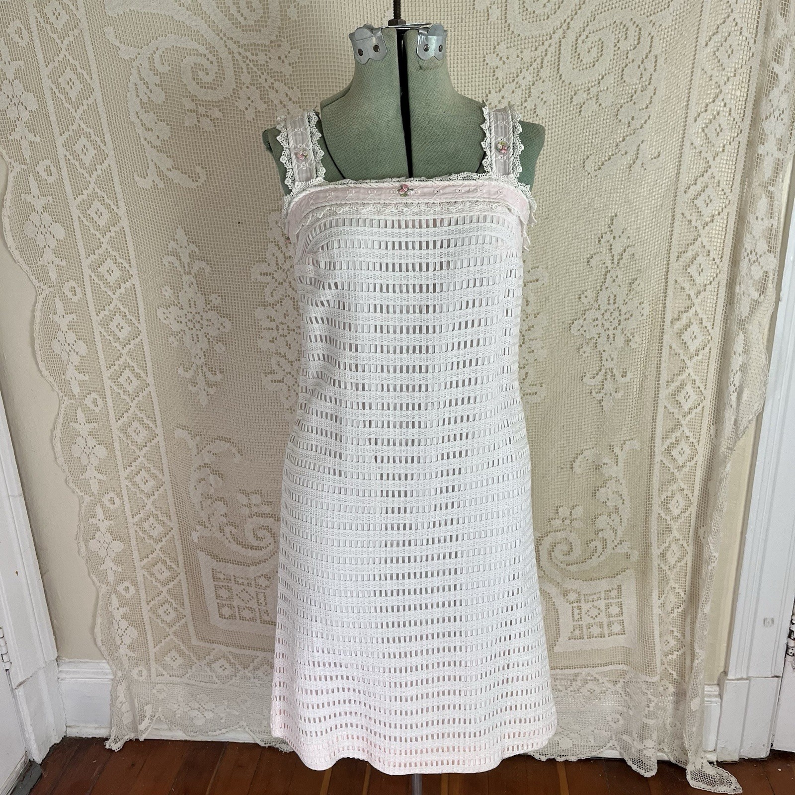 Vtg 1960s 1970s Pale Pink Rosette Lace Sleeveless Dress 60s 70s ILGWU Union Made