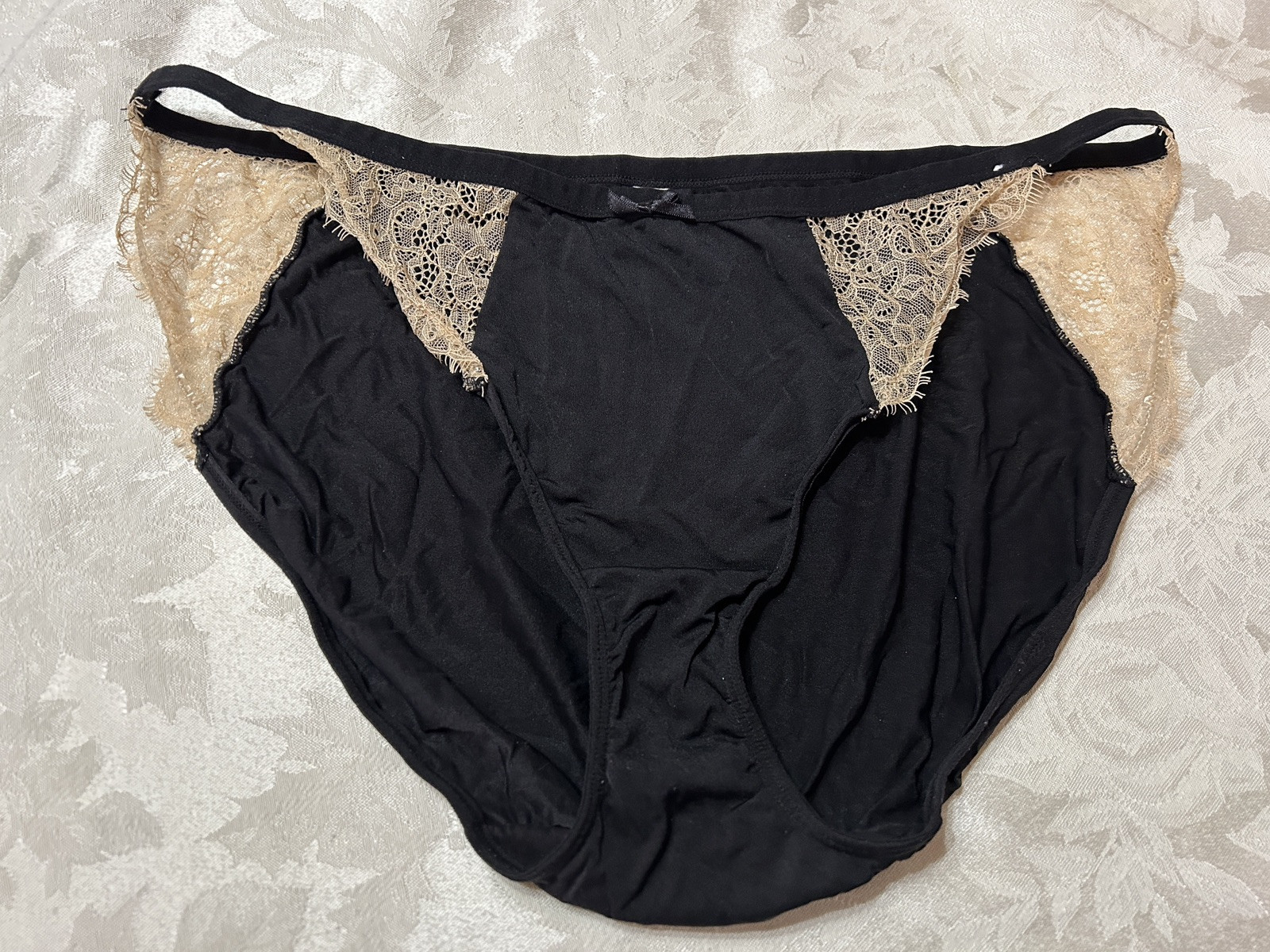 Vtg CACIQUE Lace 22/24 Black/Nude String Bikini Panties #326