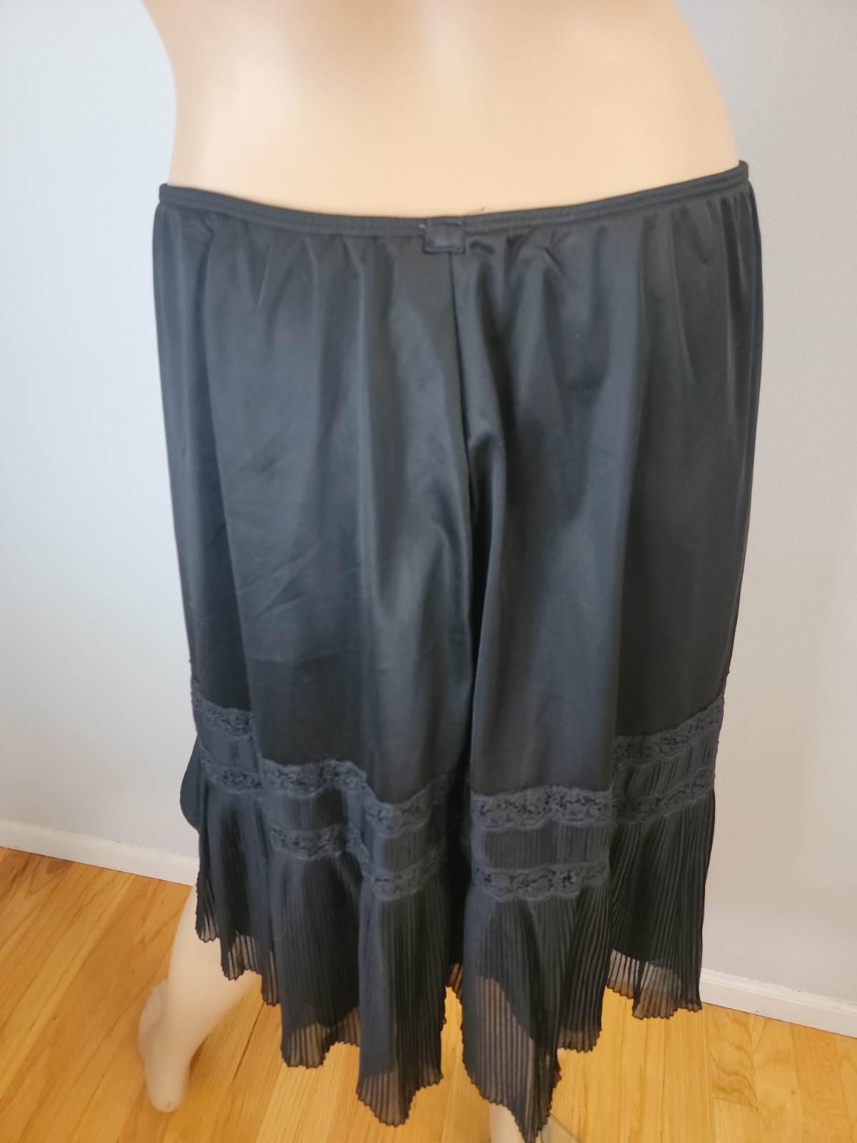 Vintage Charmode Tricot Nylon Pillowtab Black Half Slip Pleat/lace Det. Size XL