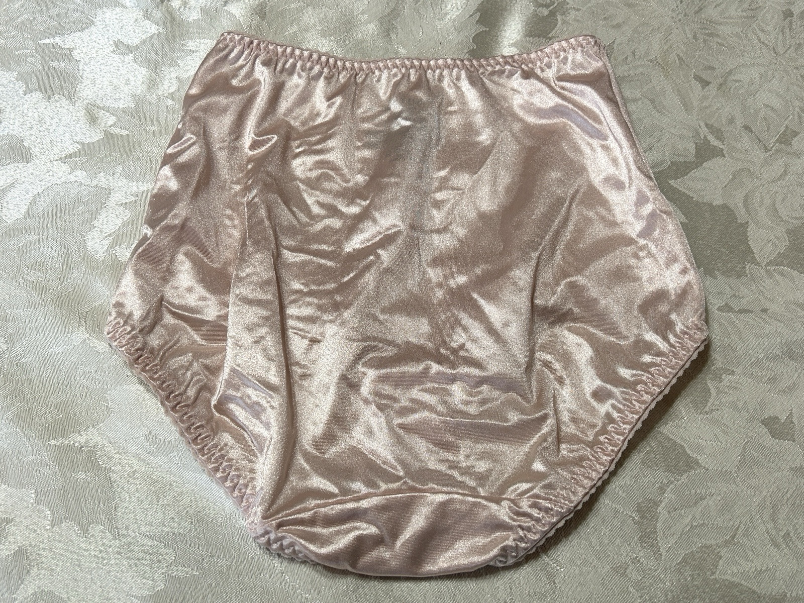 NWOT Vtg VANITY FAIR 40301 Second Skin Satin S Pink Brief Panties #328