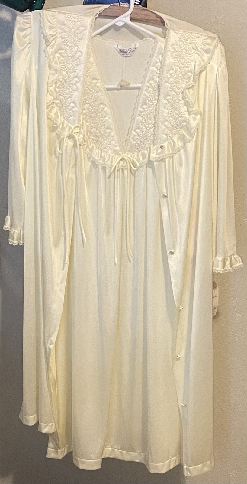 Vintage VANITY FAIR Glacier Wht Glissanda Tricot Nylon Short Nightgown Set S NWT