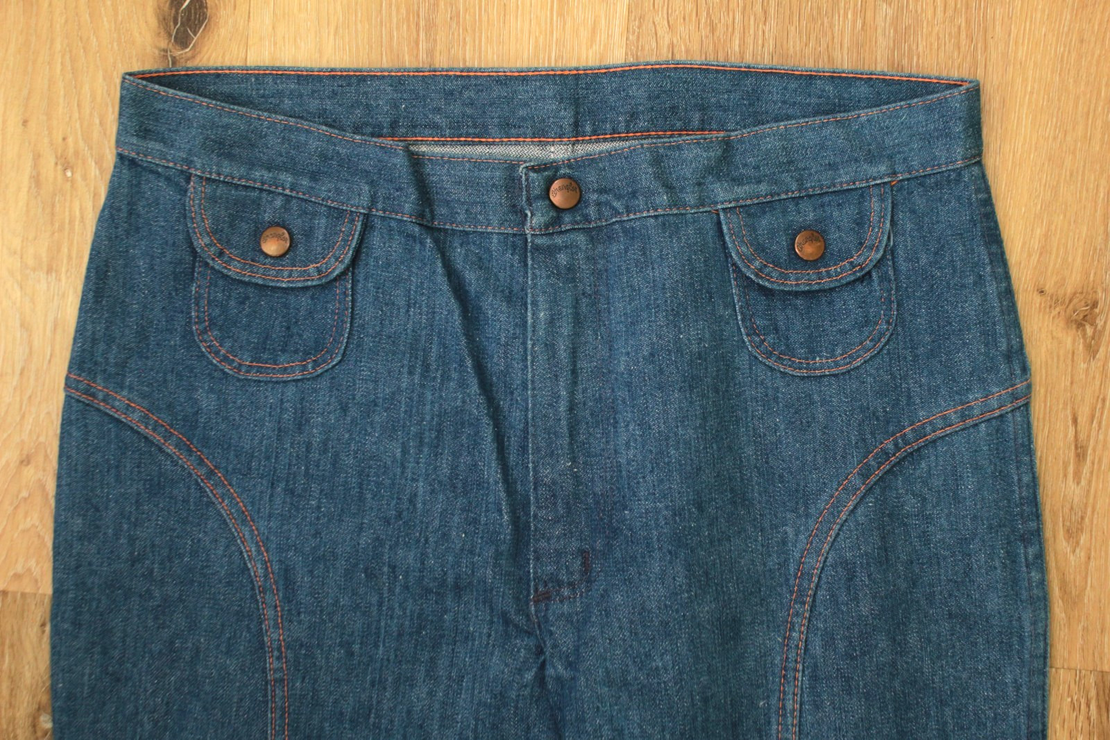 VTG Women&rsquo;s 70s Wrangler Denim Bell Bottom Jeans W/ Saddle Back Seams Sz 33&Prime;