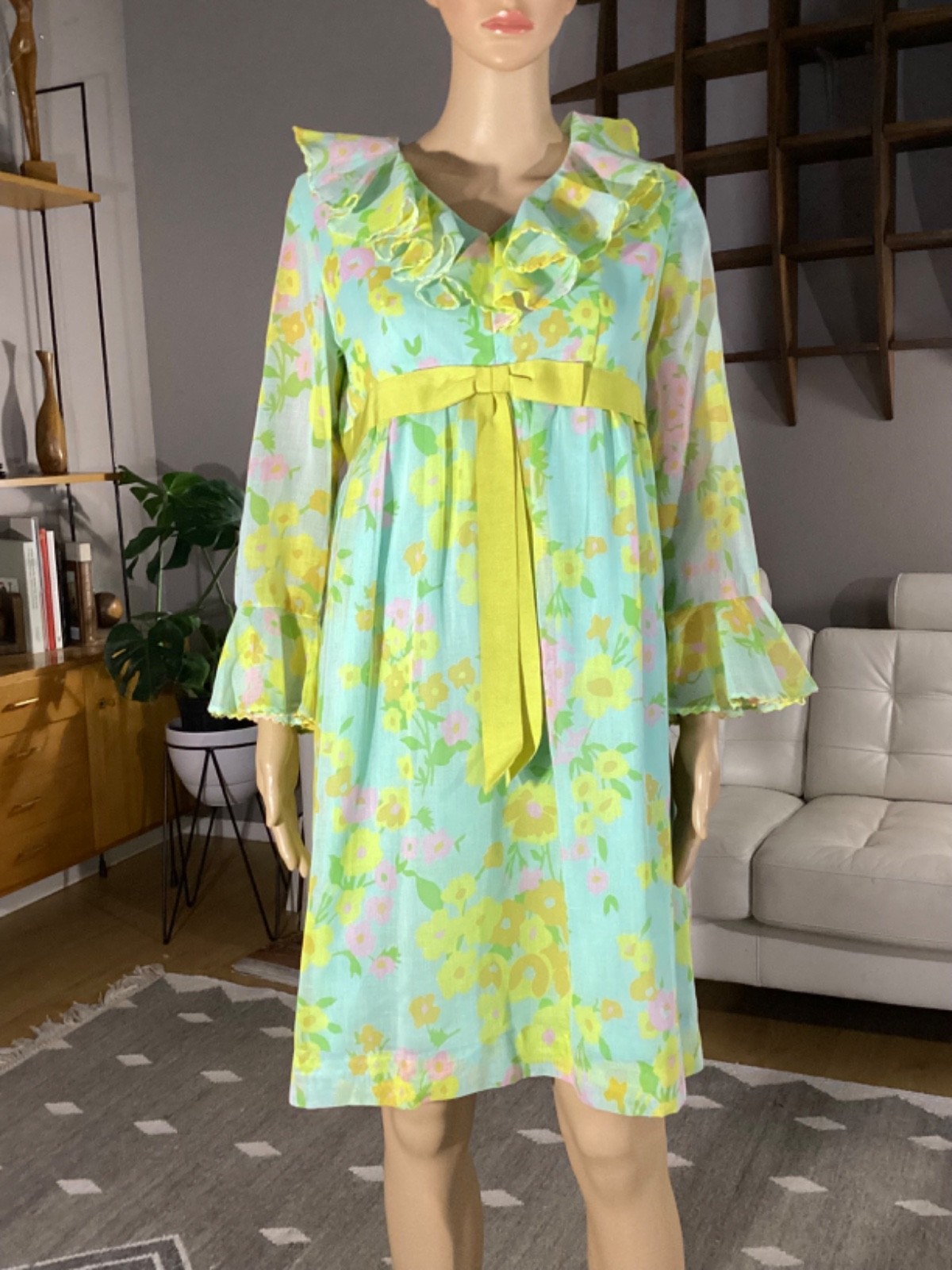Vintage 60s 70&rsquo;s Floral Sheer Mini Dress Ruffle Collar & Cuffs Women&rsquo;s M L