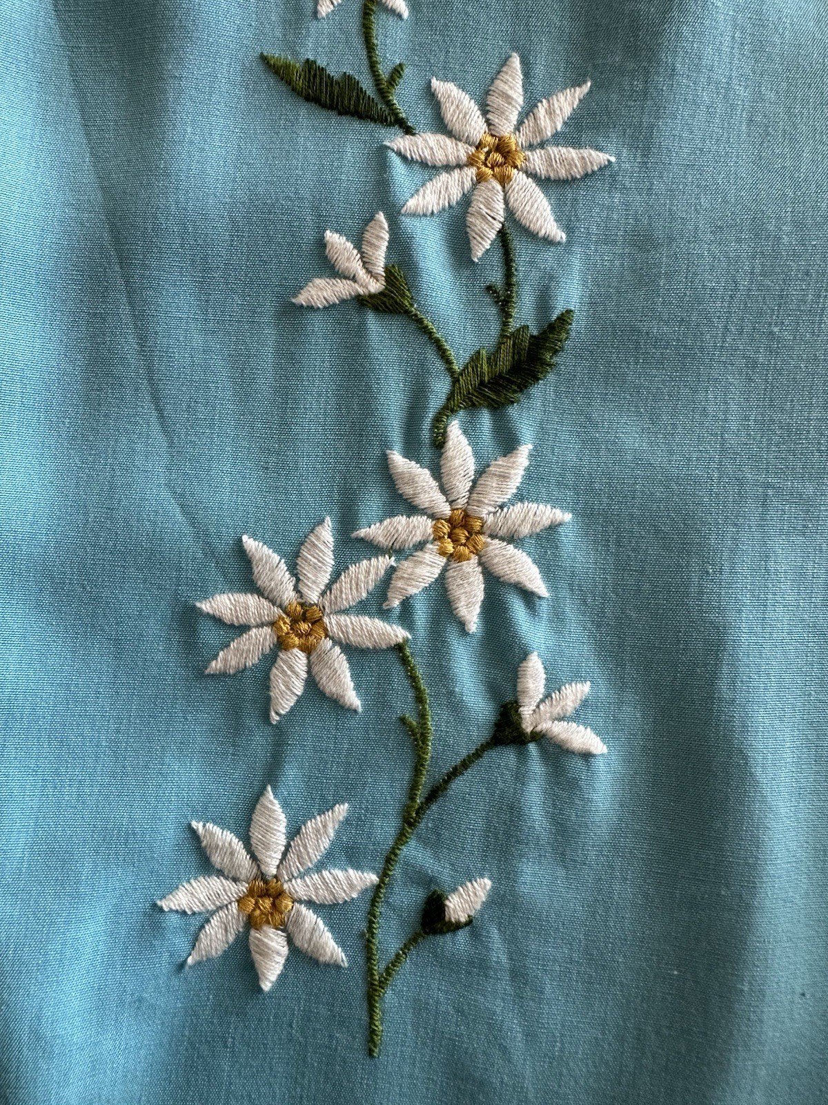 1940s Embroidered Daisy Floral Side Zip Shorts Helen Harper Rayon Resort VTG