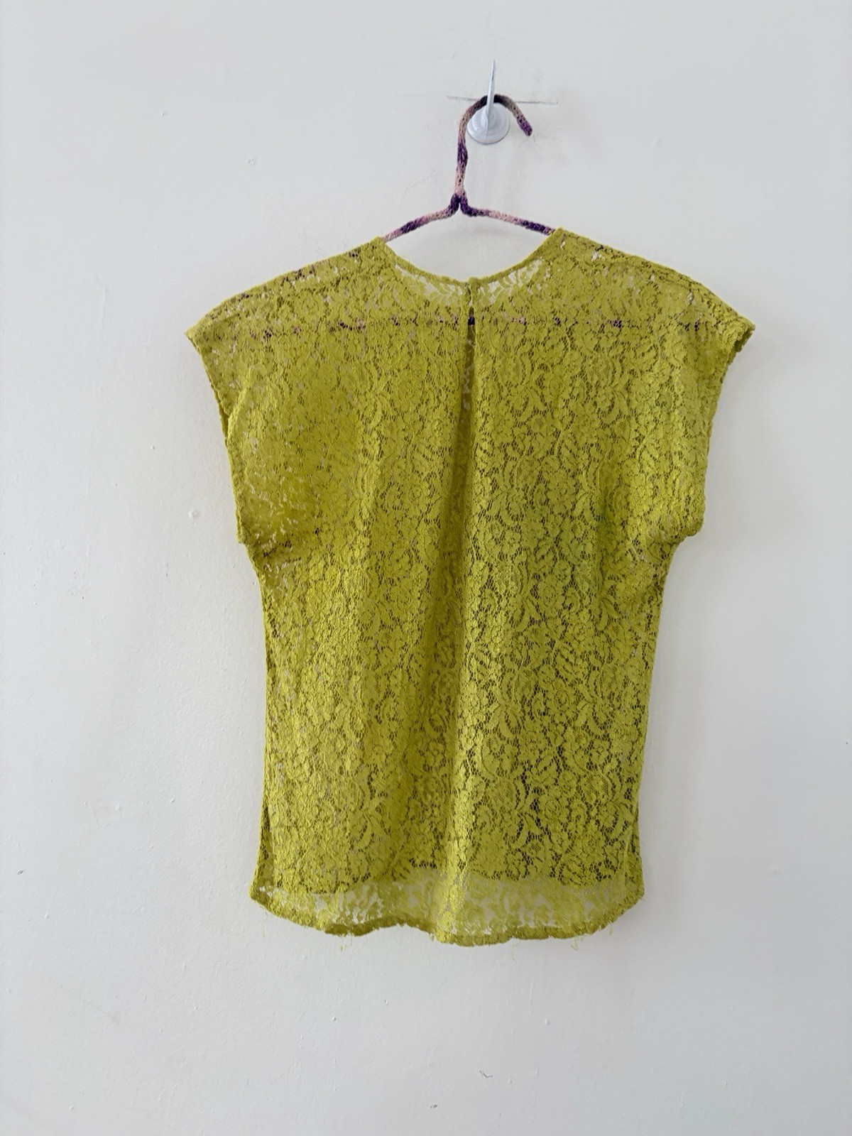 50s Chartreuse Sheer Floral Lace Flutter Cap Sleeve Top Keyhole Bateau Neck XS/S