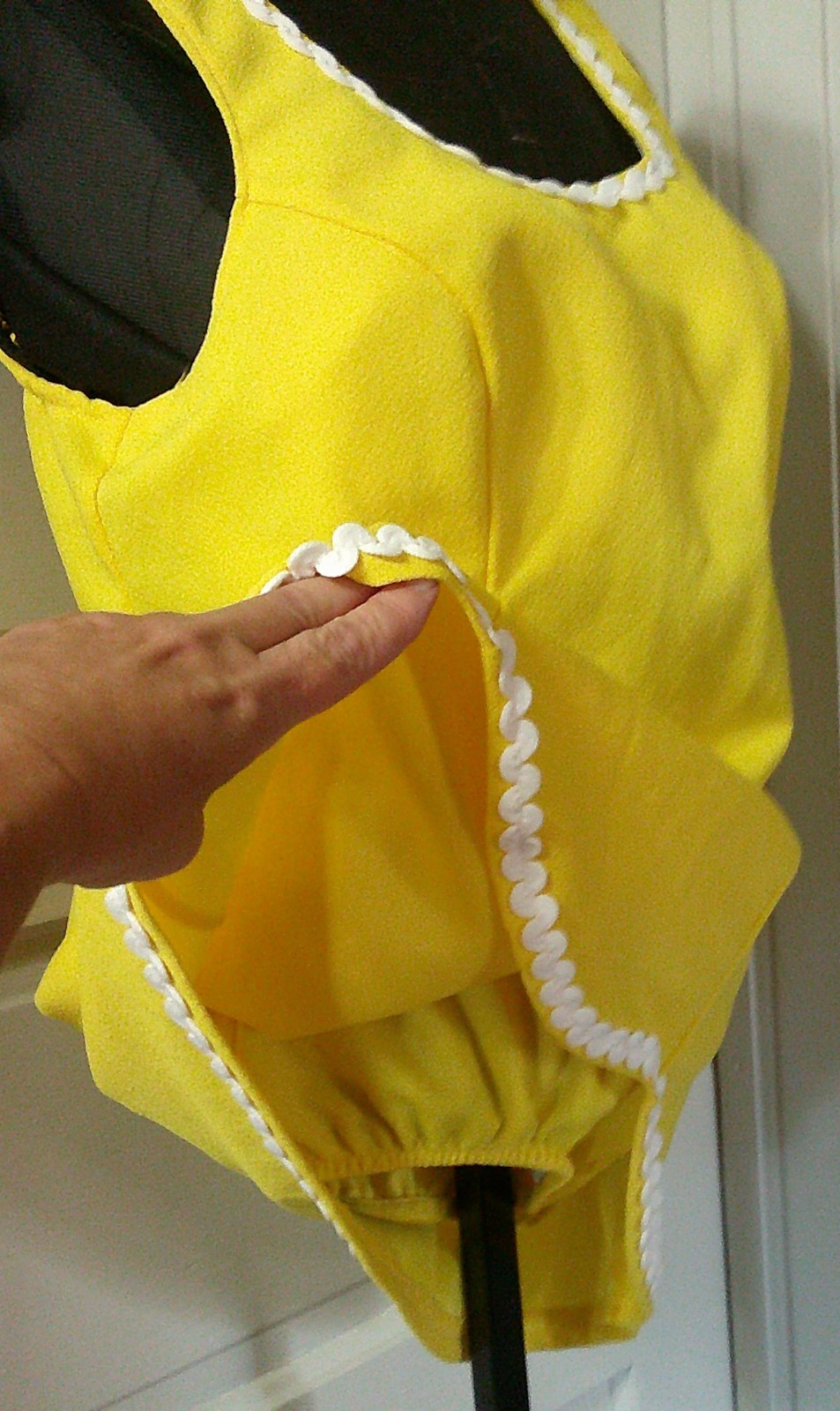 VINTAGE 60&rsquo;s MONTGOMERY WARD Gold Yellow Tankini 2 Pc Swimsuit Built in Bra 40