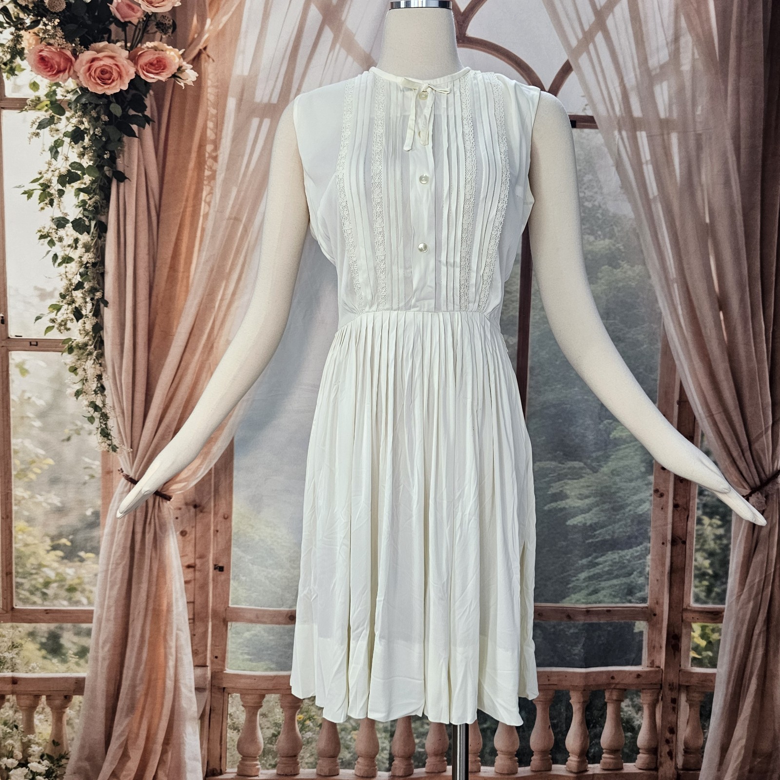 Vintage 1960&rsquo;s Dress Pleated White Button Front Lace Sleeveless Retro Pinup