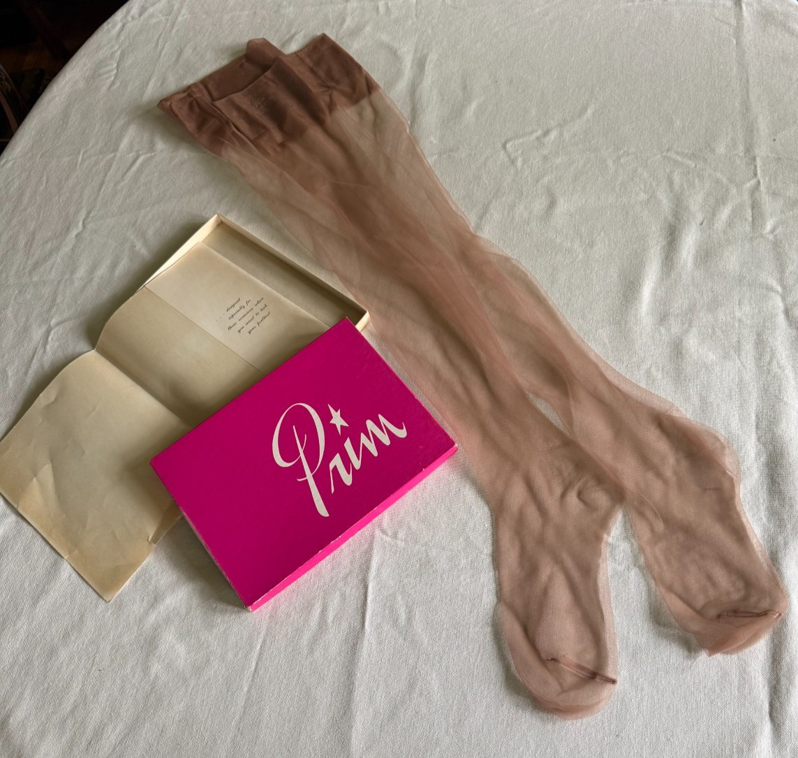 Vtg 1950s SEAMLESS GARTER STOCKINGS by PRIM 1pr MINT in BOX. Sz 10, Sandal Sole