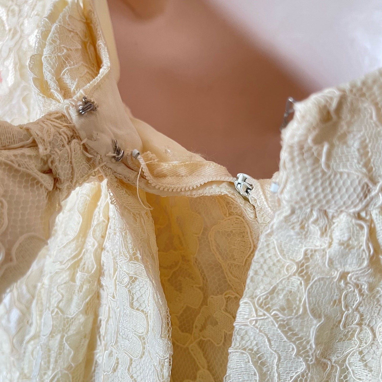 60&rsquo;s Watteau Train Mod Lace White Party Dress Bow Back