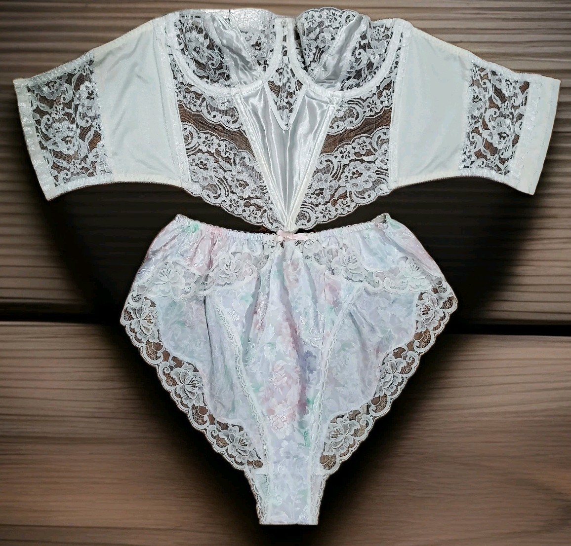 🦢 AUTH VTG CHRiSTiAN DiOR 2 PC LiNGERiE SET SATiN LACE BUSTiER CORSET & SHORTS