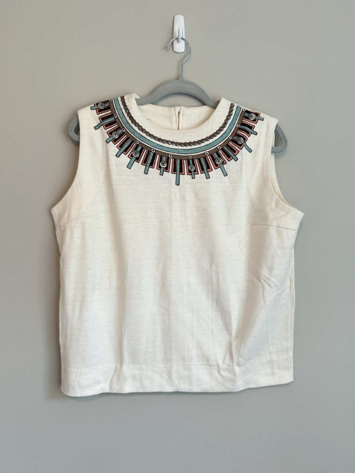 VINTAGE 60s? Women’s Shirt DUTCHMAID Ephrata Pa White Decor Neck Trim Sleeveless