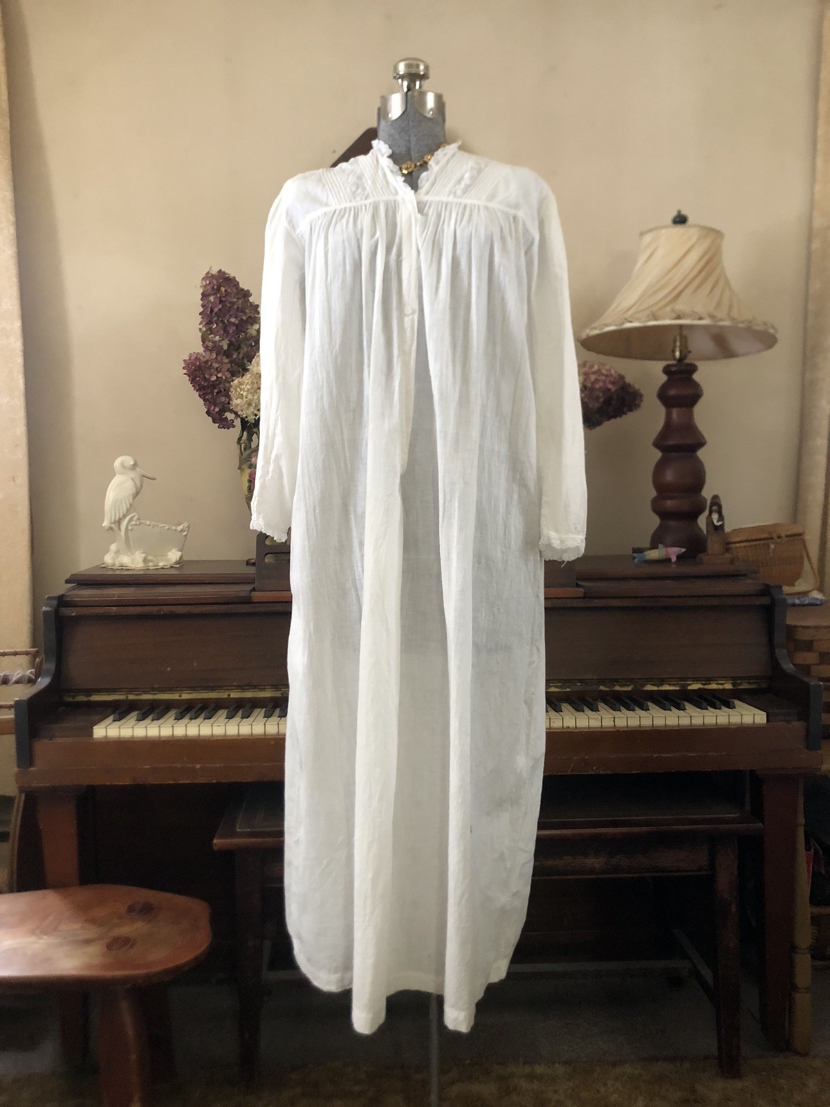 Vintage Antique 1800’s 1900’s Cotton Lace Dressing Bed Gown Lingerie 44-52-60