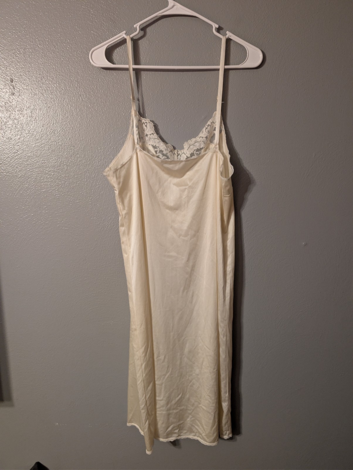 Vintage Vassarette Full Slip 38 10-105 White Nylon Lace Lingerie Dress 1980s