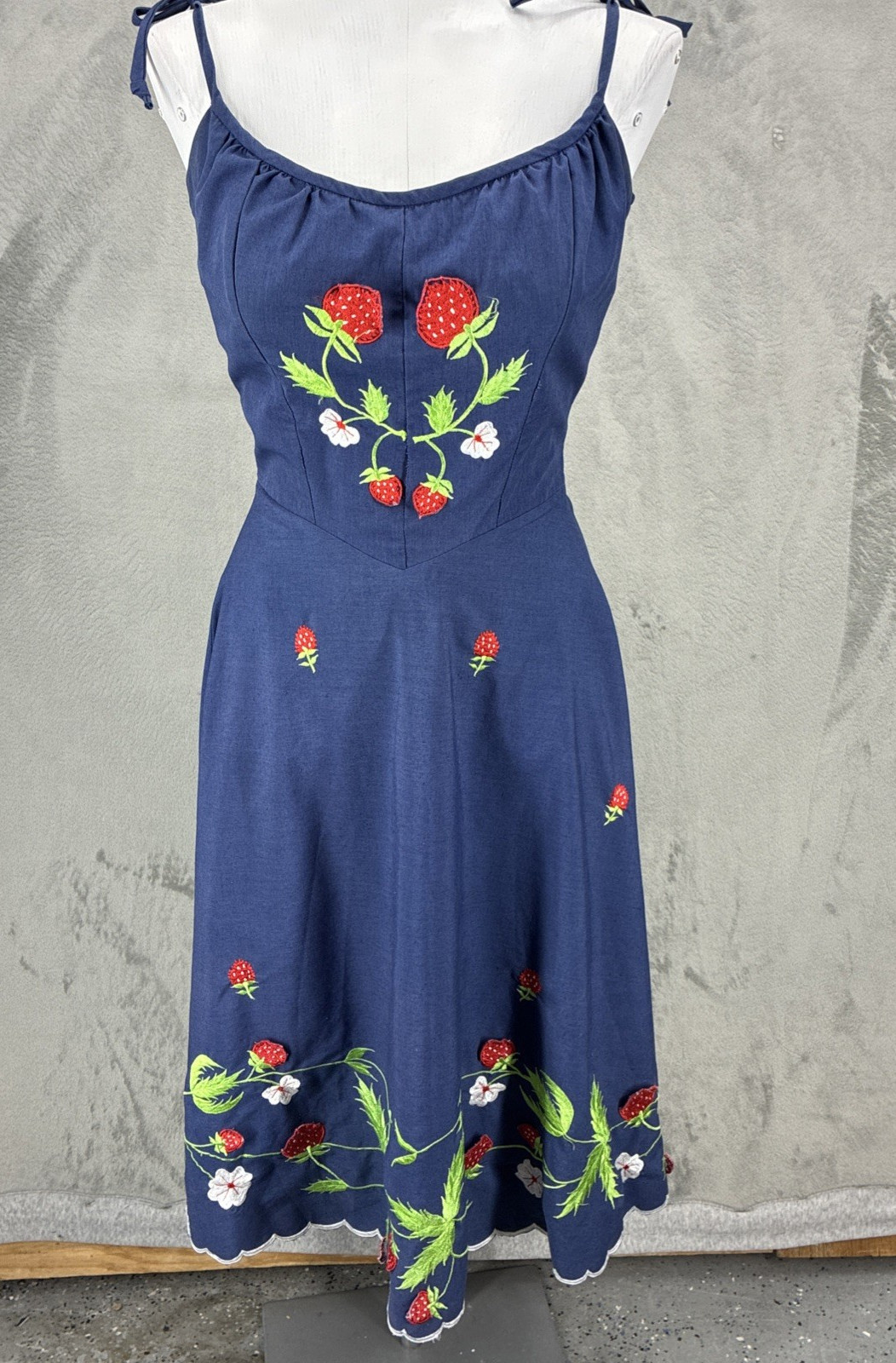 Vintage THE OTHER LOOK Embroidery Applique Strawberry 1960 Rockabilly Summer