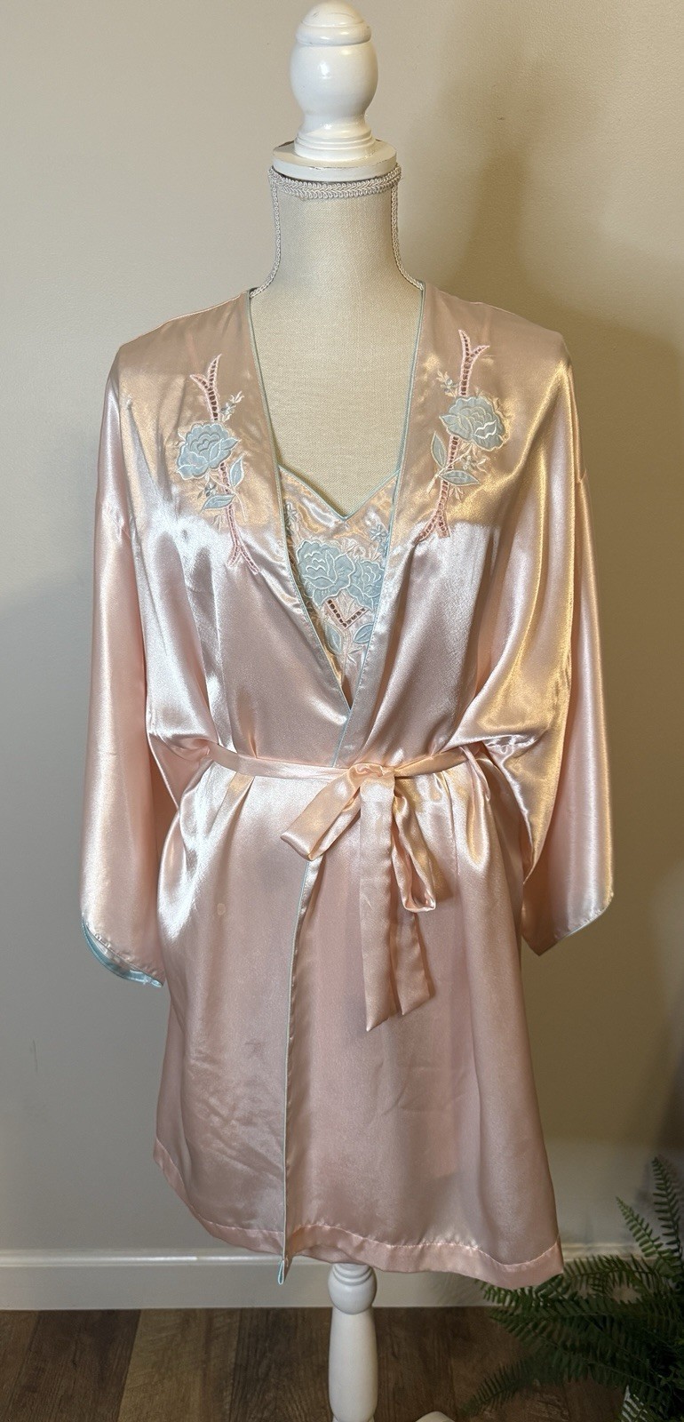 Val Mode Vtg Pink Satin w/ Blue Flowers Chemise (S) & Robe (M)