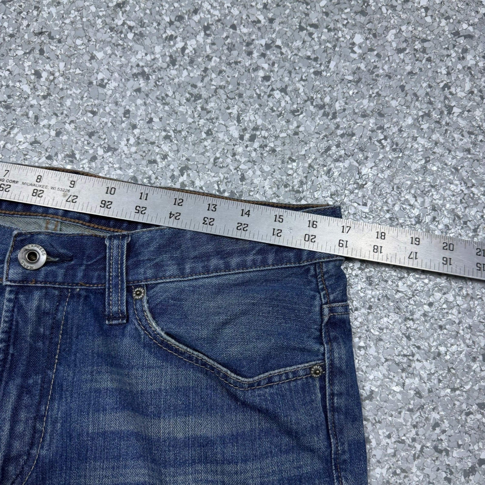Early 2000&rsquo;s Express Boot Cut Jeans Men&rsquo;s 33×32 Blue Faded