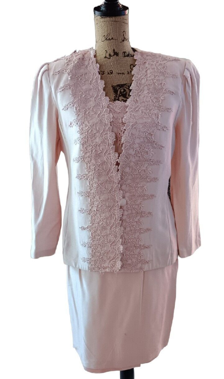 Evanna Women&rsquo;s Floral Applique Pastel Pink 3 Piece Skirt Suit size 10 AA334