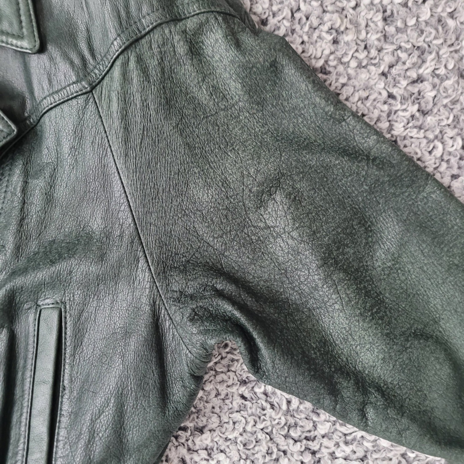 Vintage Adventure Bound Wilson&rsquo;s dark green leather bomber jacket thinsulate