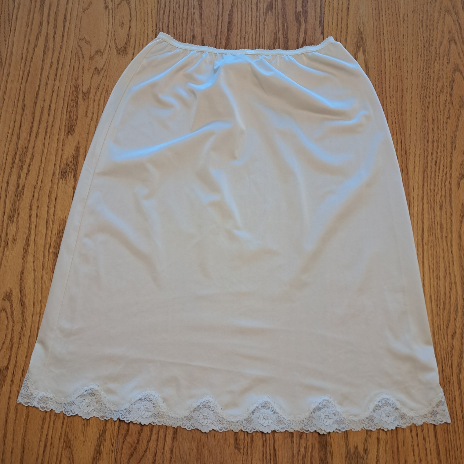 Vtg Shadowline Half Slip Off White Scalloped Lace Hem Medium Tall USA