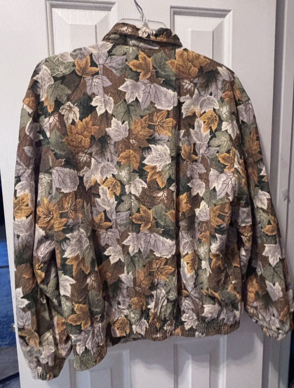 Casual Corner & Co. Leaf Pattern Silk Nylon Woman’s Size Medium Zip Up Jacket