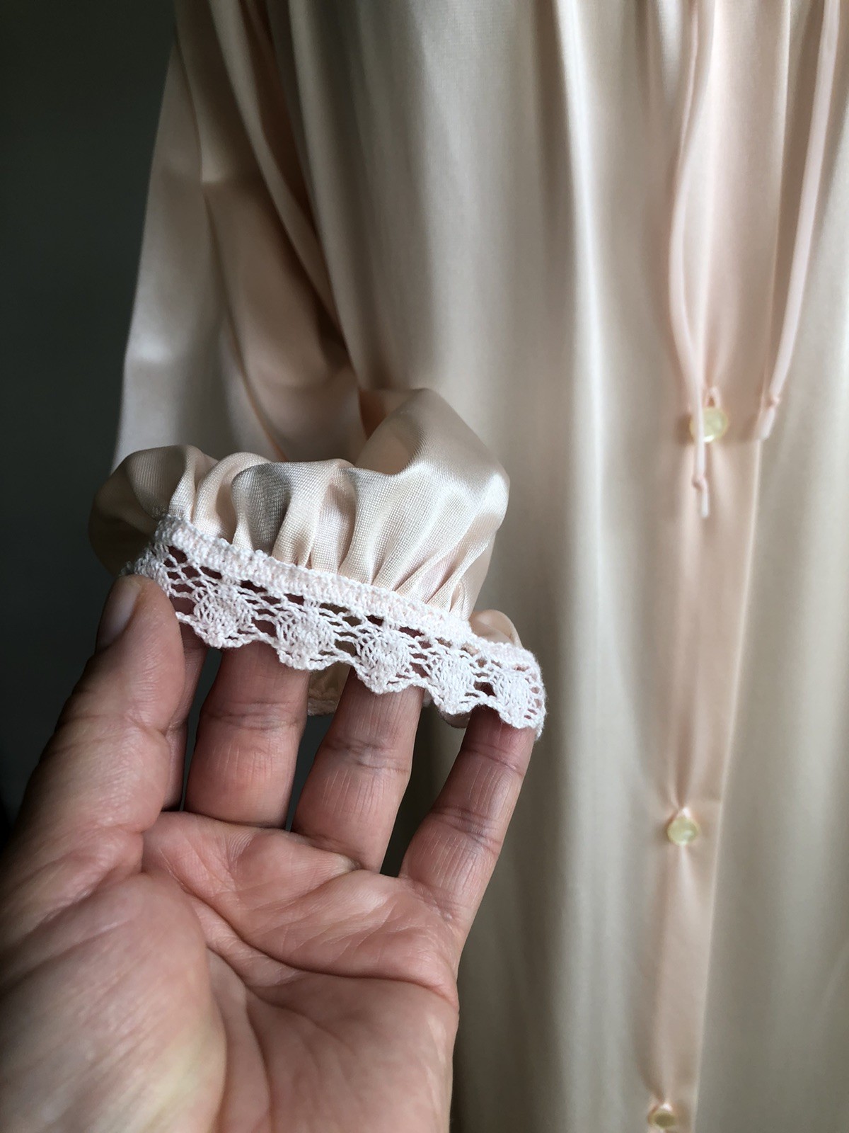 GORGEOUS VTG LORRAINE Light Peach Nylon Floral Embroidered Button-up Nightgown S
