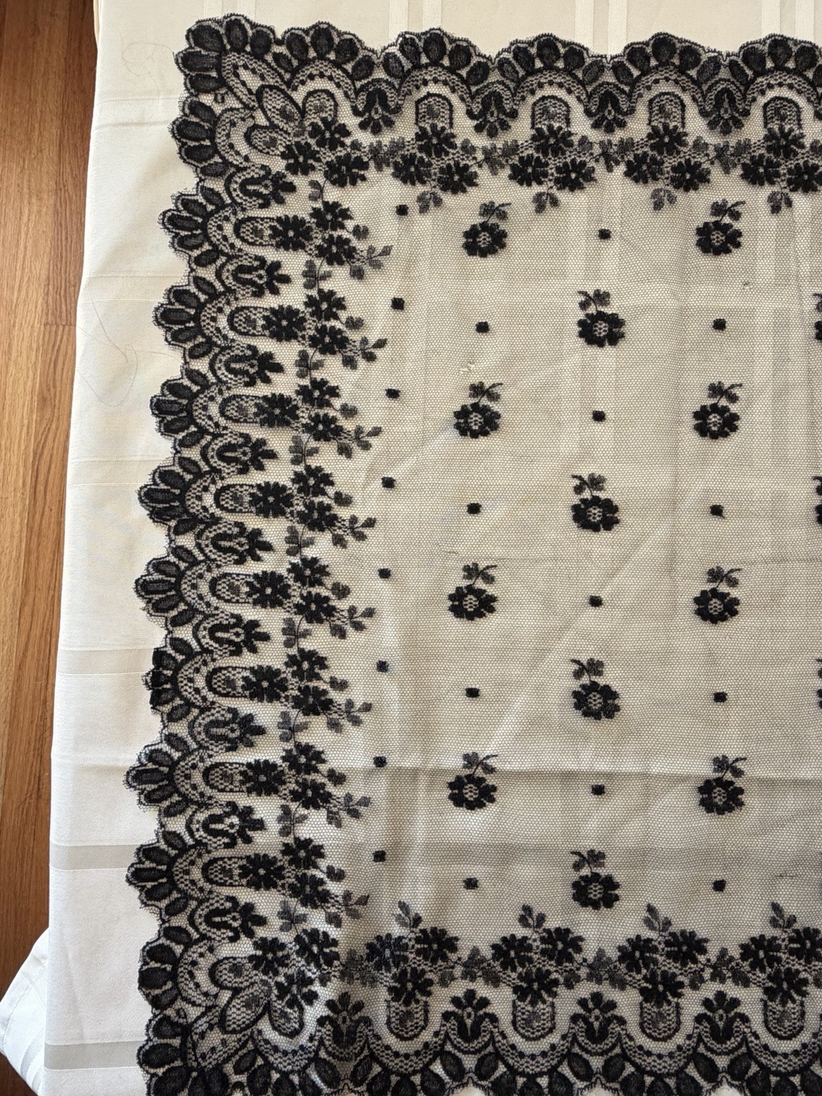 Early 1900s Black Embroidered Silk Chantilly Lace Scarf Table Runner Shawl 20×46
