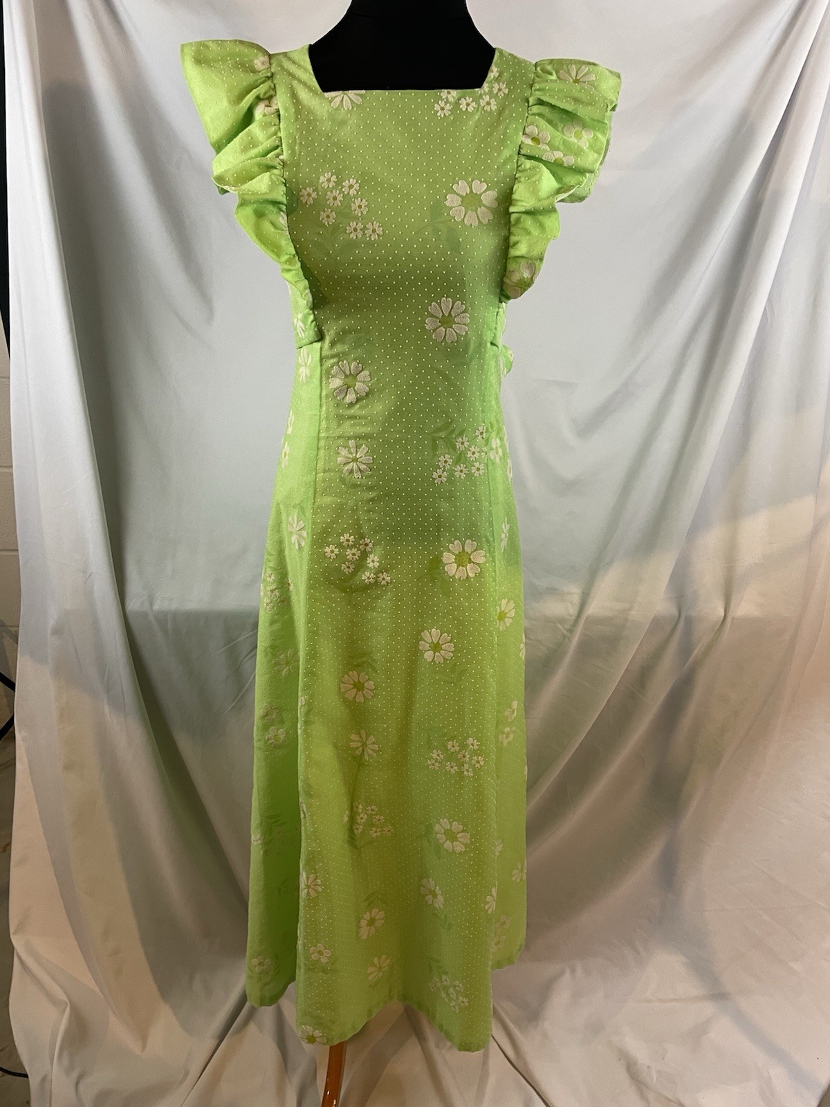 1970s Vtg Maxi Dress Gown Green Flocked dotted swiss daisy Mod Hippie Prom mint