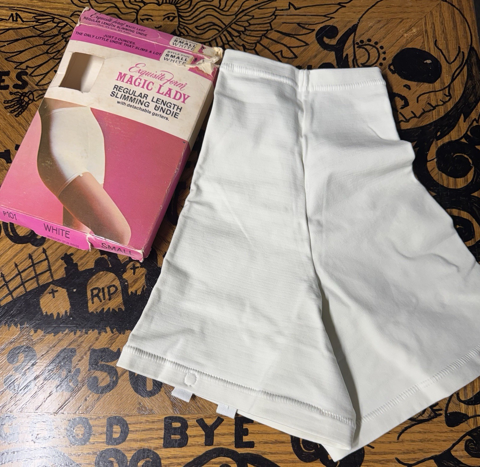 VINTAGE EXQUISITE FORM MAGIC LADY SLIMMING UNDIE / GARTERS 4-5 SMALL. NEW