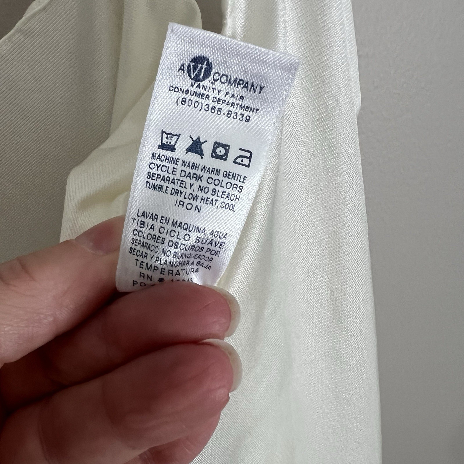 Vintage Slip SIZE SMALL 32 White Classic Nylon VANITY FAIR formal
