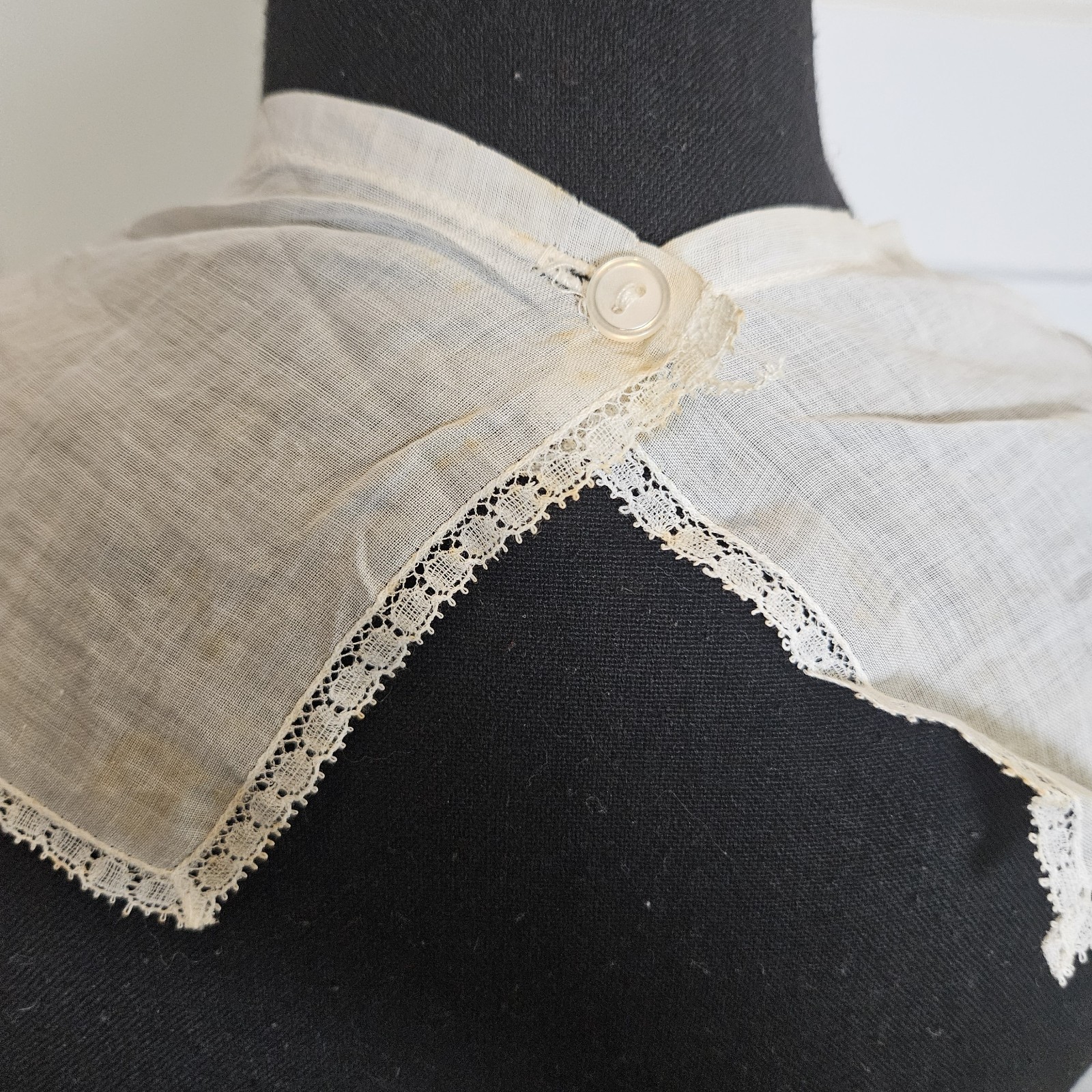 Vintage 60s Catch A Guy Handkerchief Embroidered Floral Halter Crop Top Tie Back