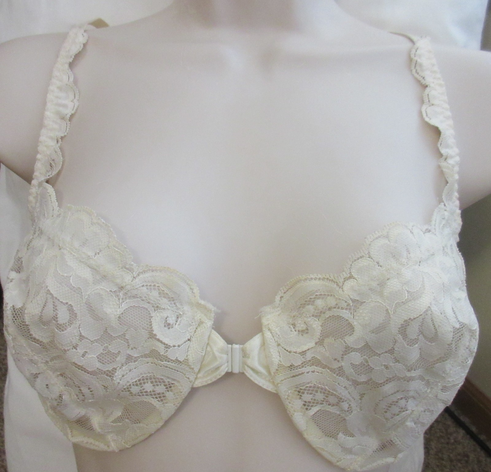 VICTORIA&rsquo;S SECRET IVORY all LACE front close DEMI UW bra 38 B NOS vintage GOLD