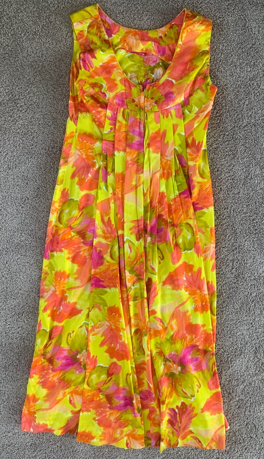 Vintage Hawaiian Togs Orange/Yellow Floral/Tropical Aloha Sheath Dress 38&Prime; Chest