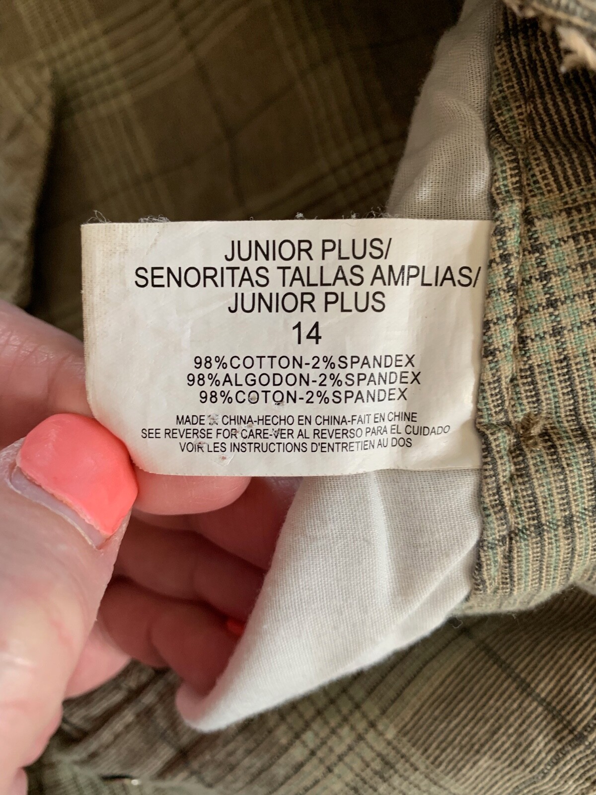 DS1— L.E.I. vintage Juniors Plus shorts, green plaid. SIZE 14