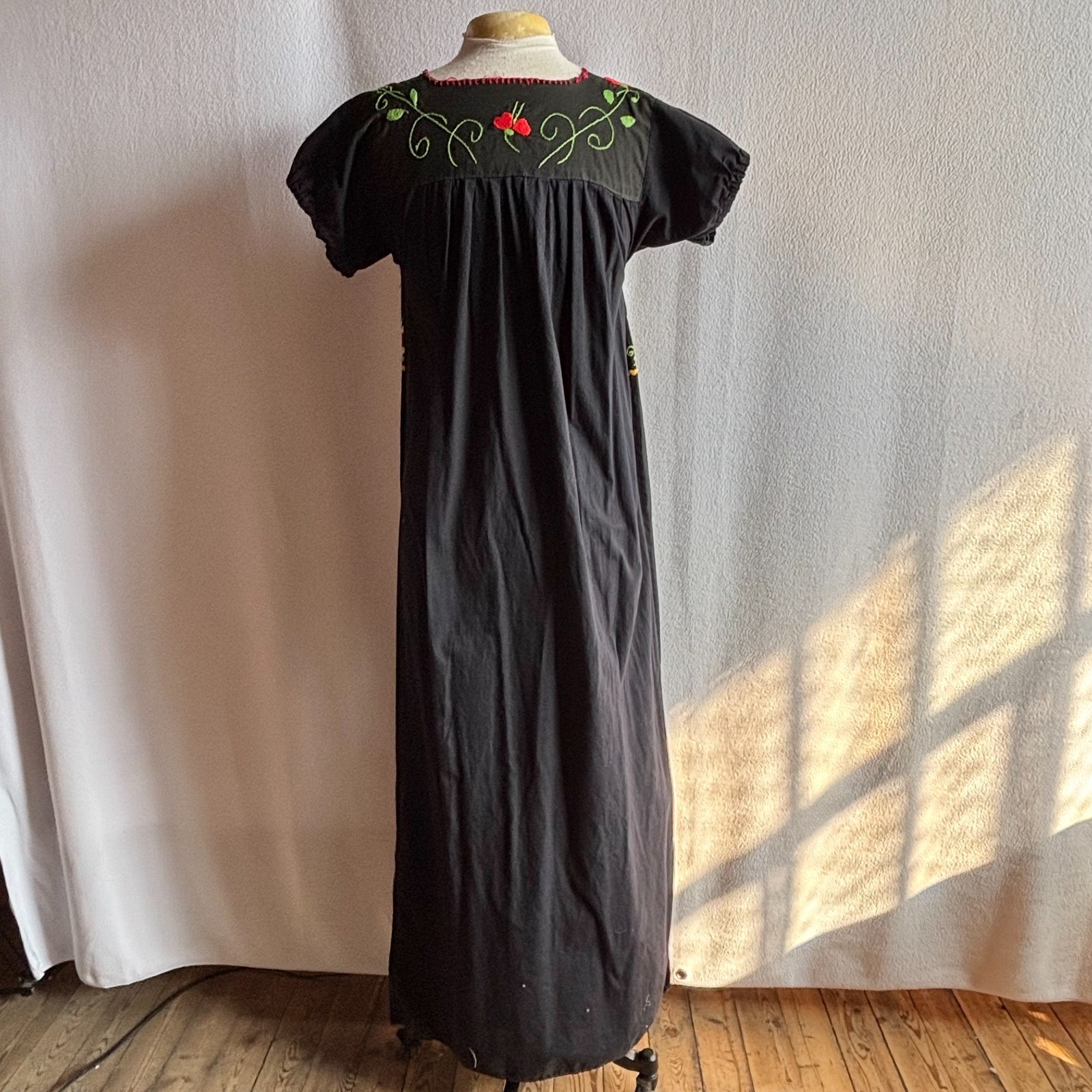 Vtg Black Cotton Colorful Floral Embroidered Mexican Oaxacan Maxi Dress Small