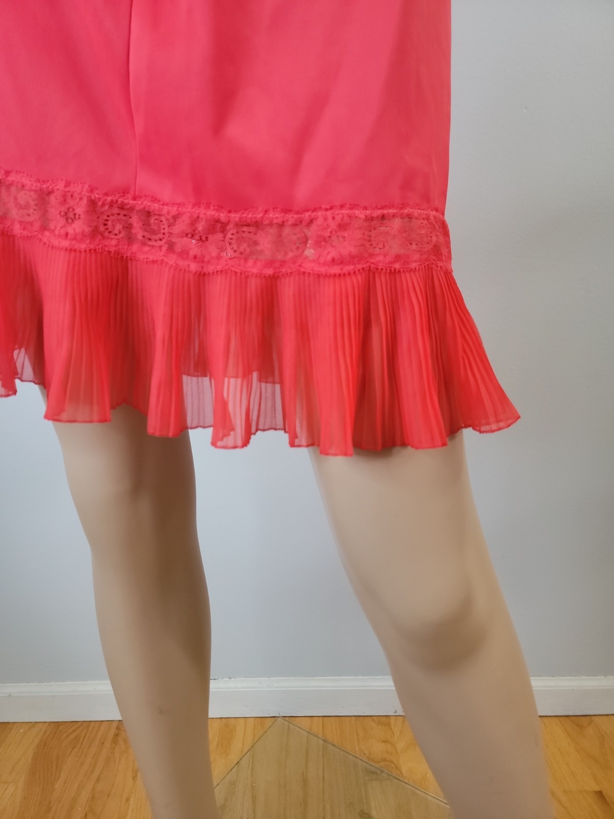Vintage Charmode All Nylon Red Pillowtab Half Slip Pleat/lace Det. Size Small