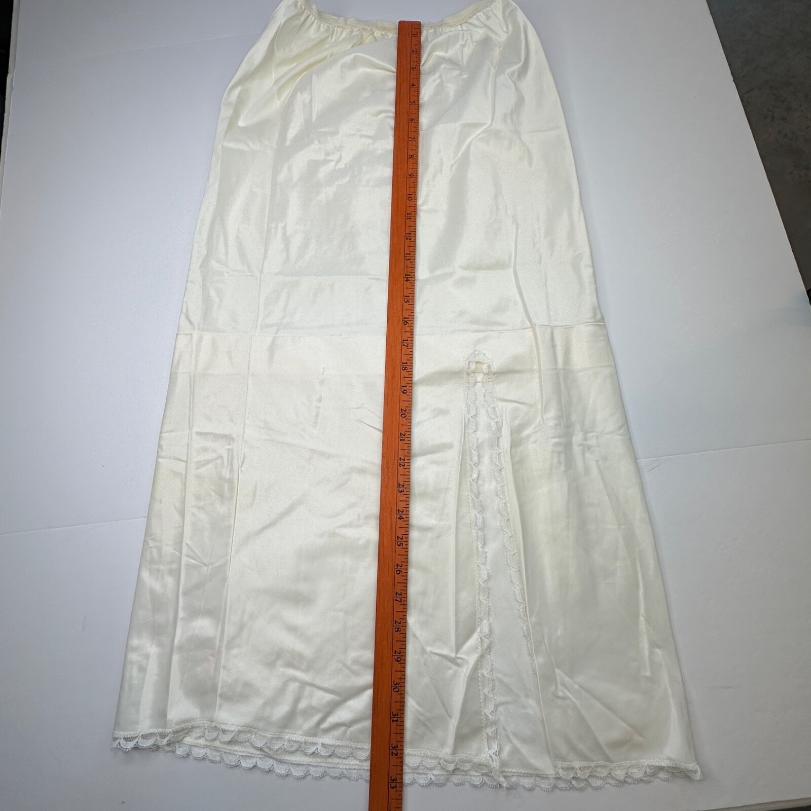 Pinehurst Womens Half Slip Size Small Made In USA Cream Nylon Lace Knee Length