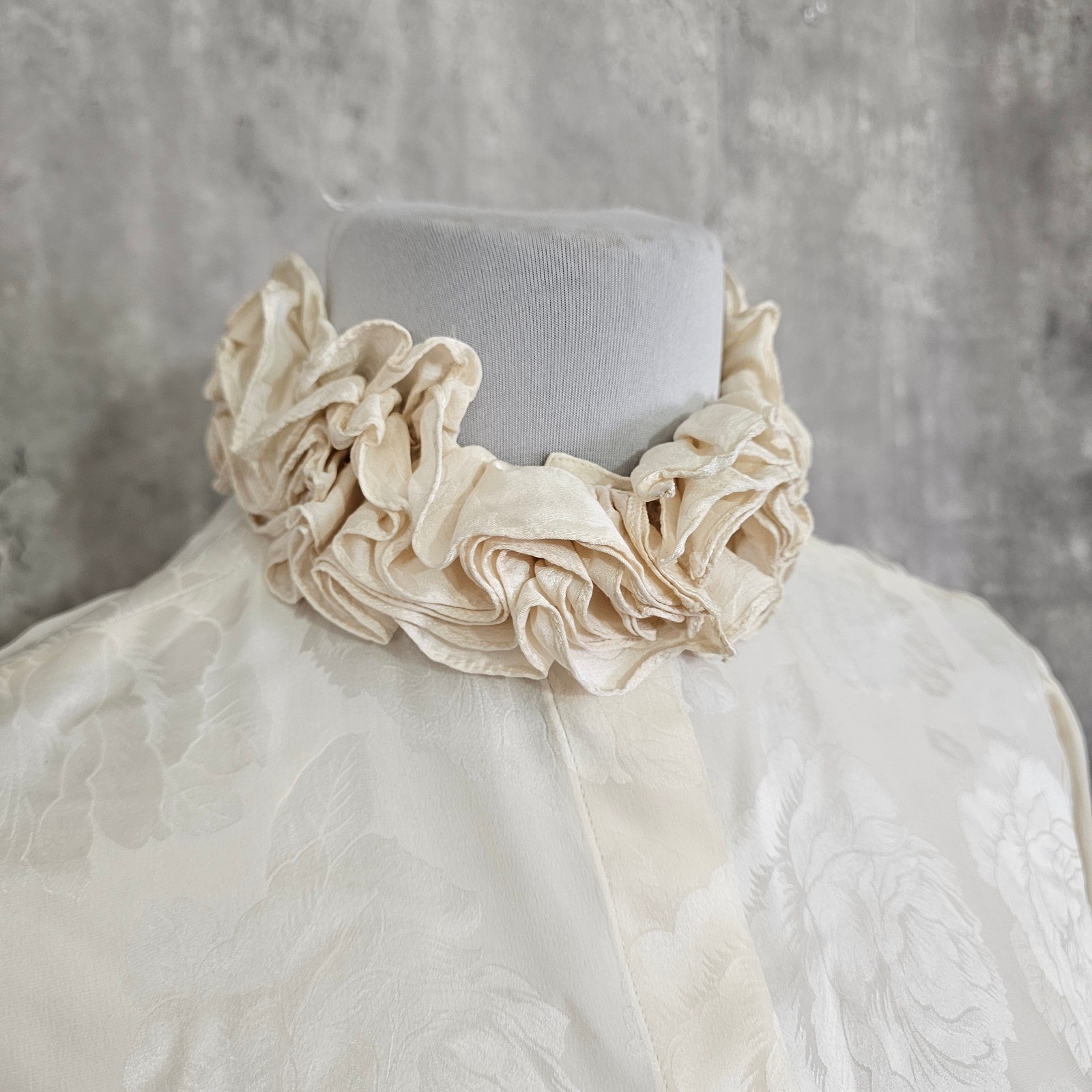 Vintage Ivory Floral Jacquard Ruffle Neck Blouse Romantic Cottagecore Womens M