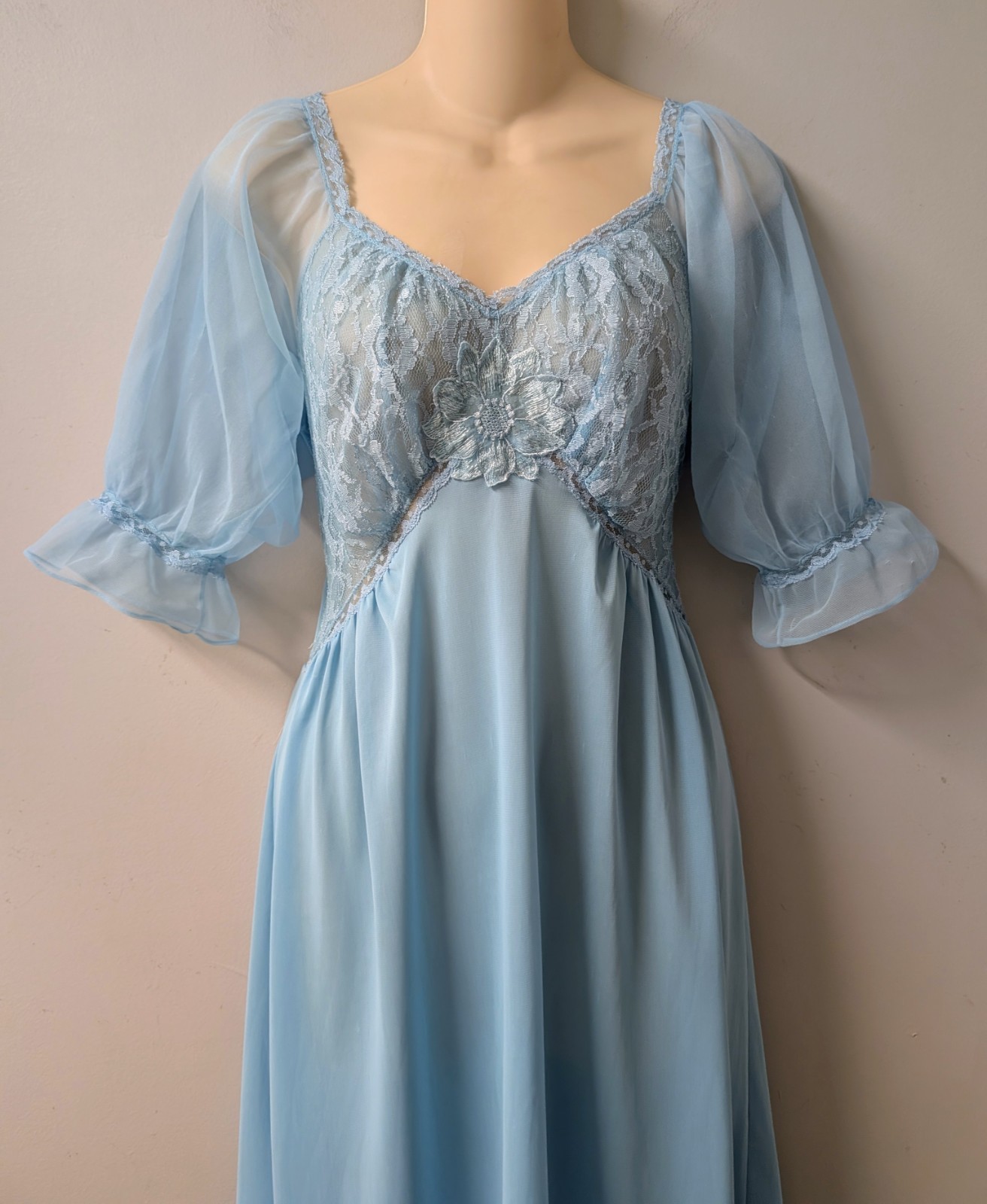 Vintage 60&rsquo;s Movie Star Blue Tricot Nylon Puffy Sleeve Nightgown Lace Bust 36/38