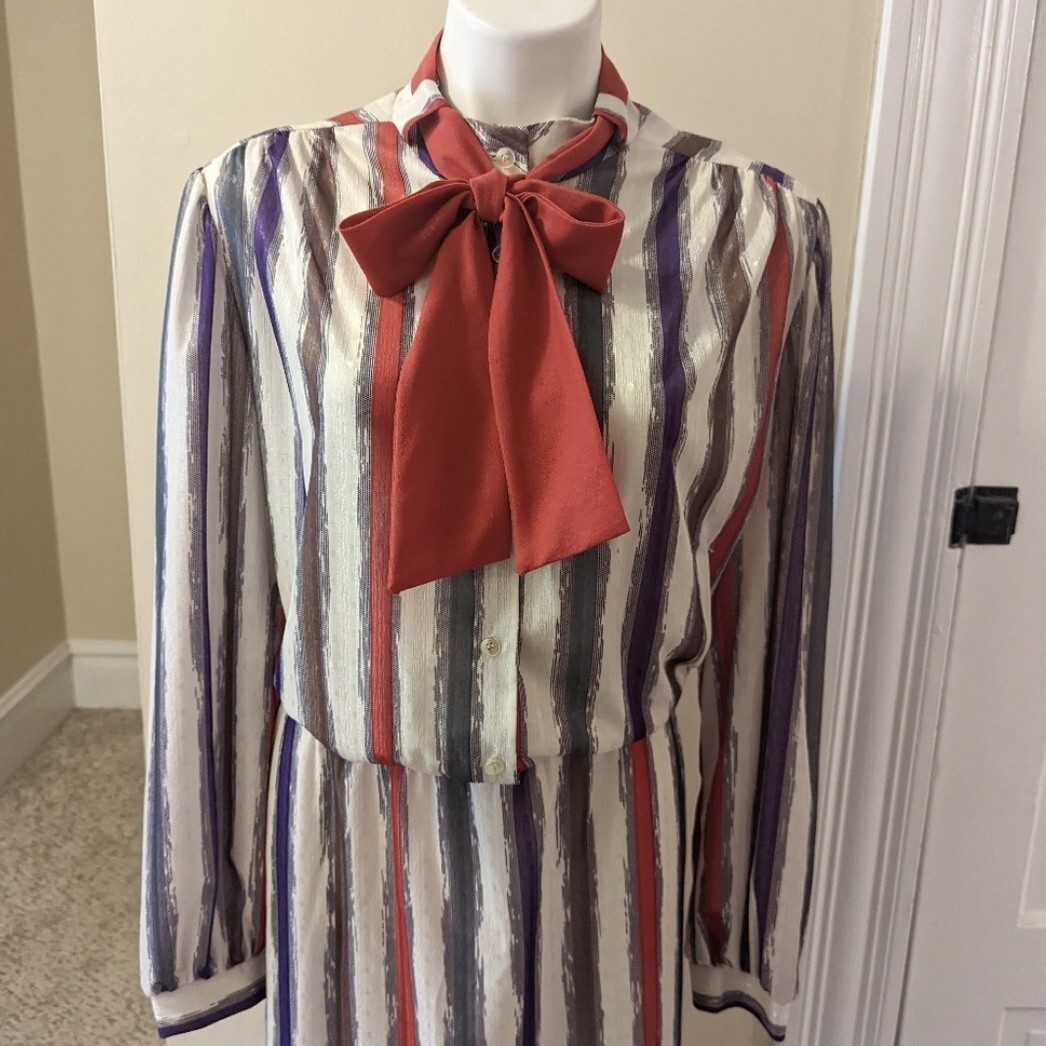 Vintage Impromptu white, red, gray, brown and purple dress w/ tie at neck size L