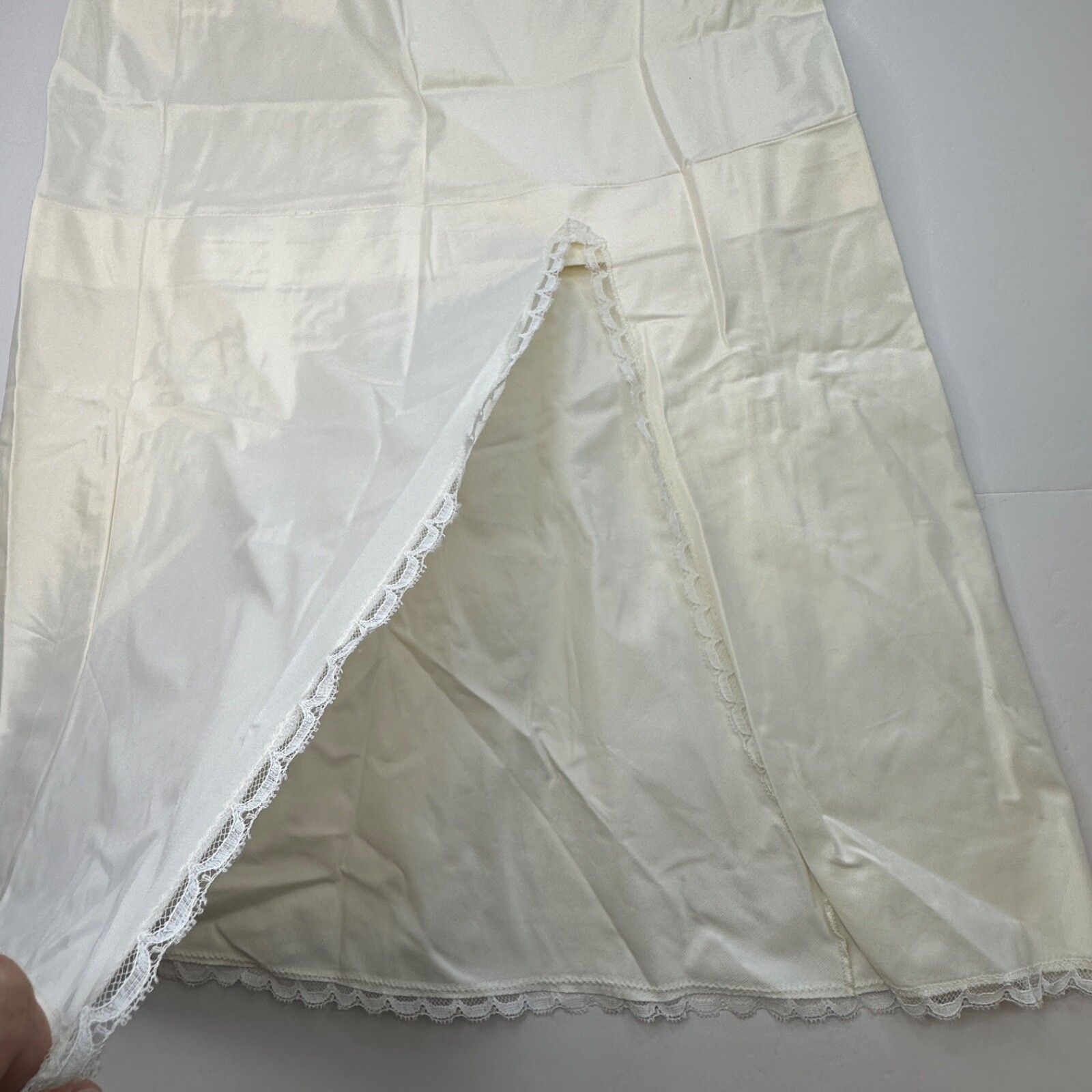 Pinehurst Womens Half Slip Size Small Made In USA Cream Nylon Lace Knee Length