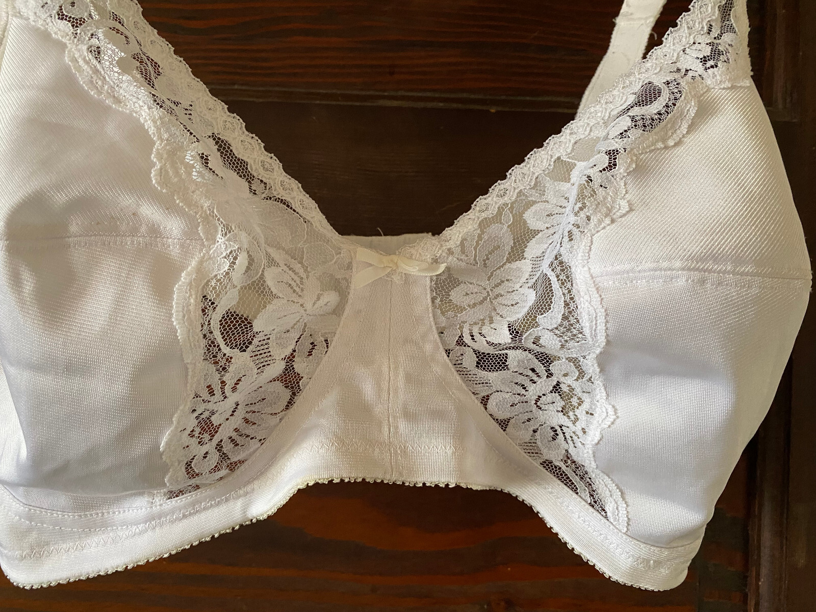 Vintage SMART Wireless White Bra Size 40D Back Close Adjustable Floral Lace