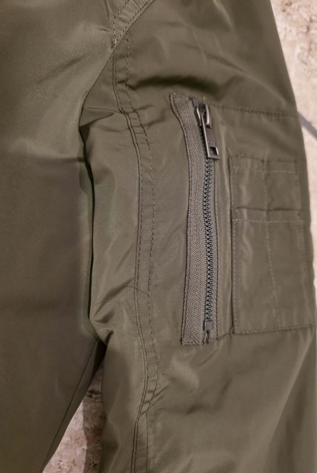 NWOT LEVI&rsquo;S Lightweight Bomber Utility Jacket Olive Green Size Small