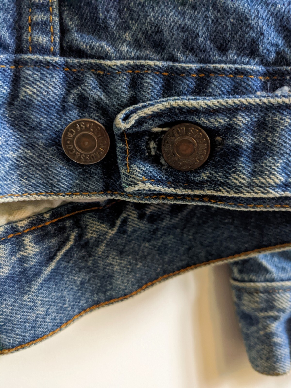 Vintage 80s Jean Jacket LEVI STRAUSS BLUE TRUCKER 70506-0214 SIZE 40-MADE in USA